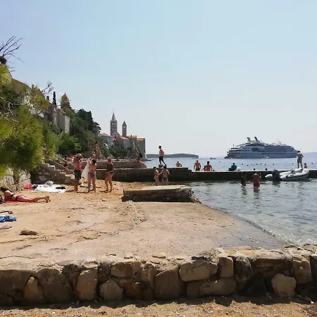 Rab Centar Апартаменты